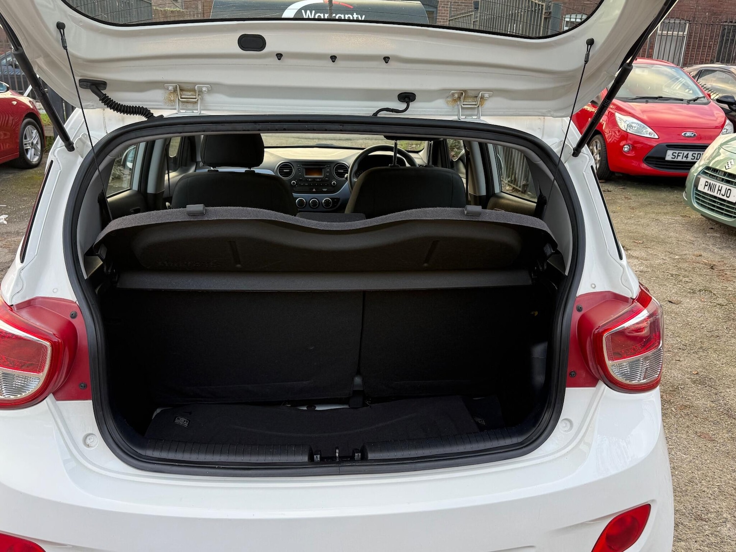 Used Hyundai i10 2014 for sale - 76913196: Photo 23