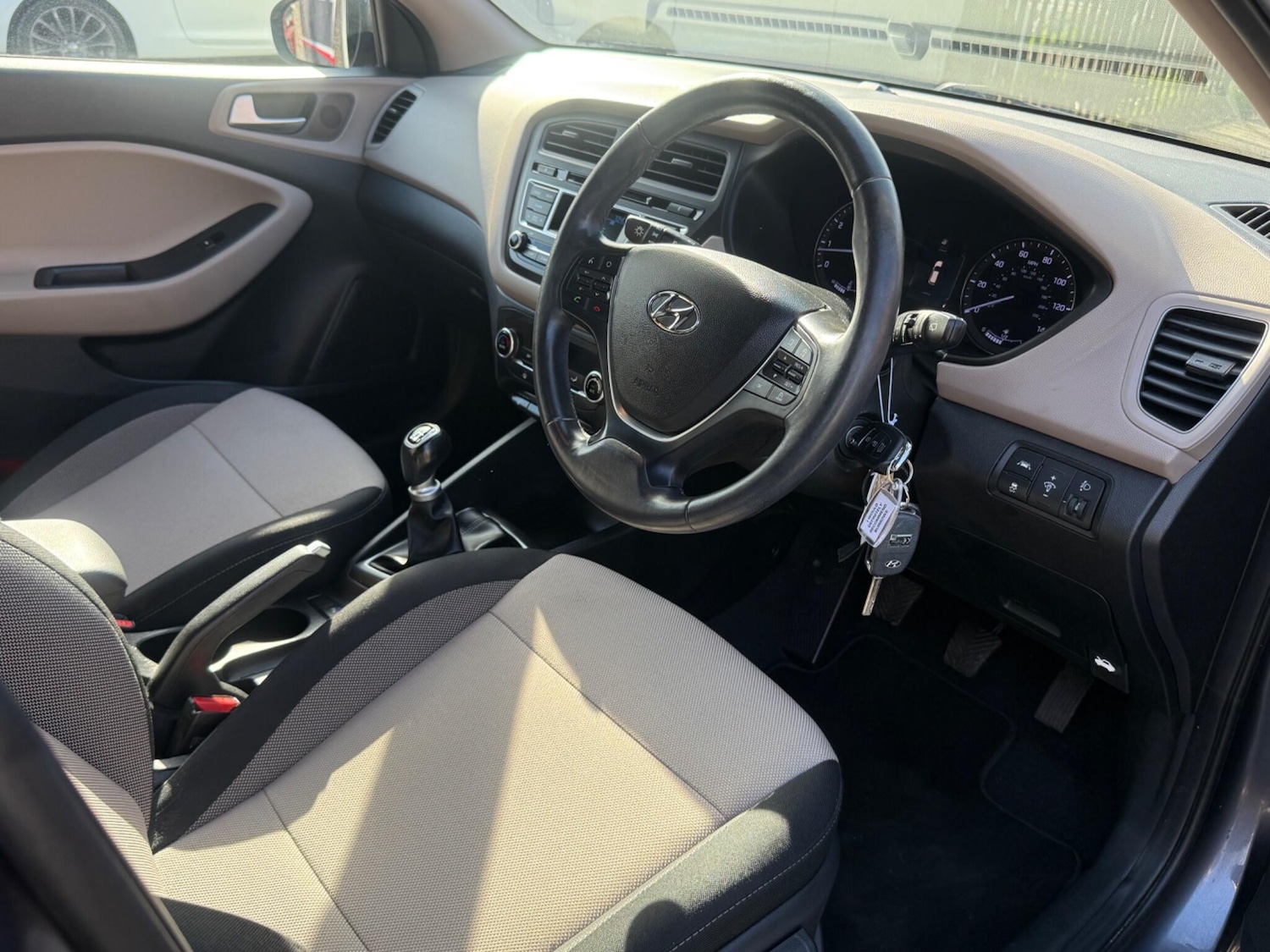 Used Hyundai i20 2015 for sale - 77737596: Photo 20