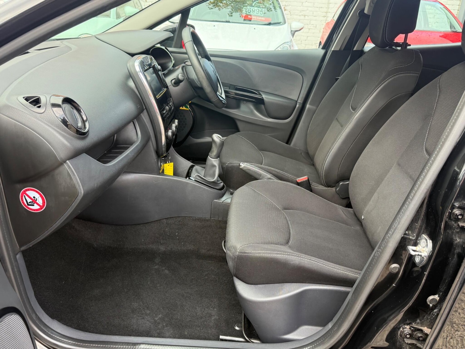 Used Renault Clio 2014 for sale - 76472361: Photo 24