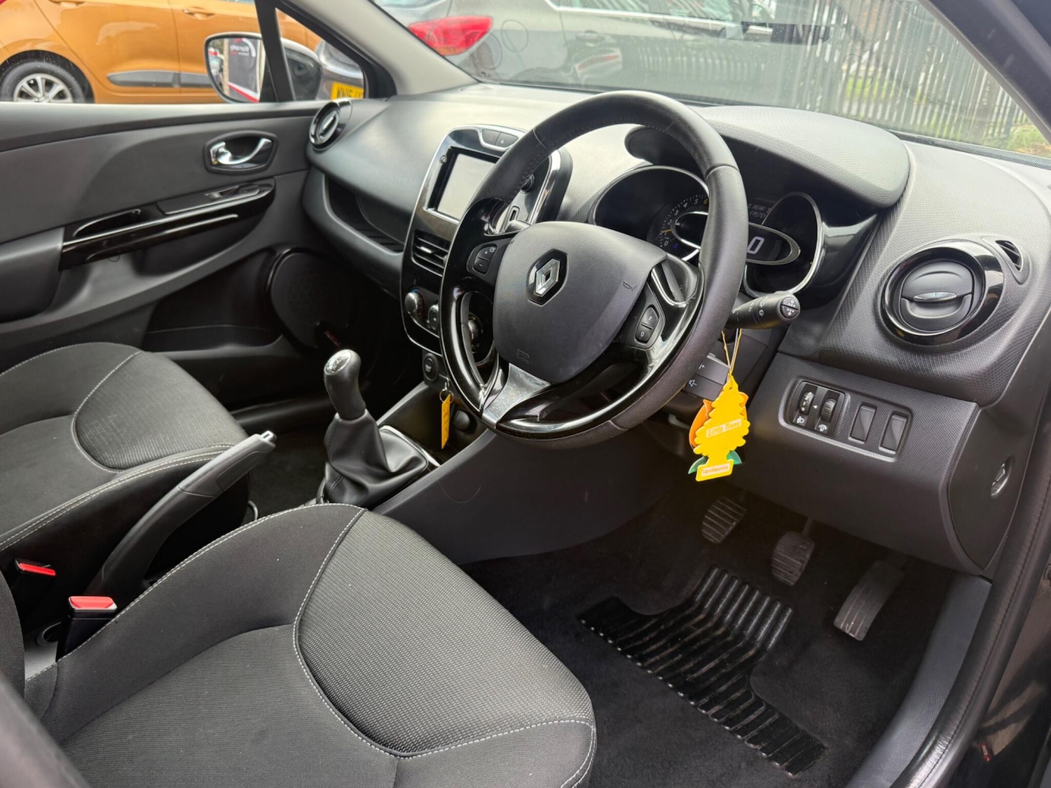 Used Renault Clio 2014 for sale - 76472361: Photo 26