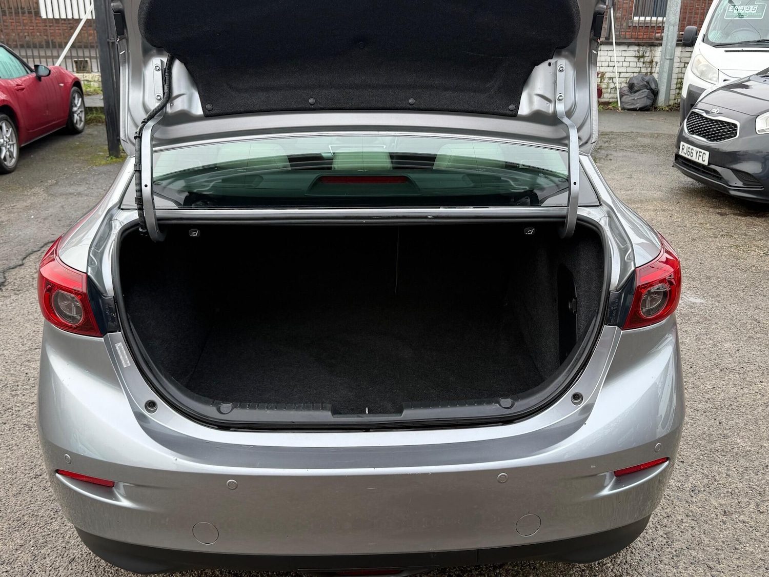 Used Mazda Mazda3 for sale - 77215110: Photo 25