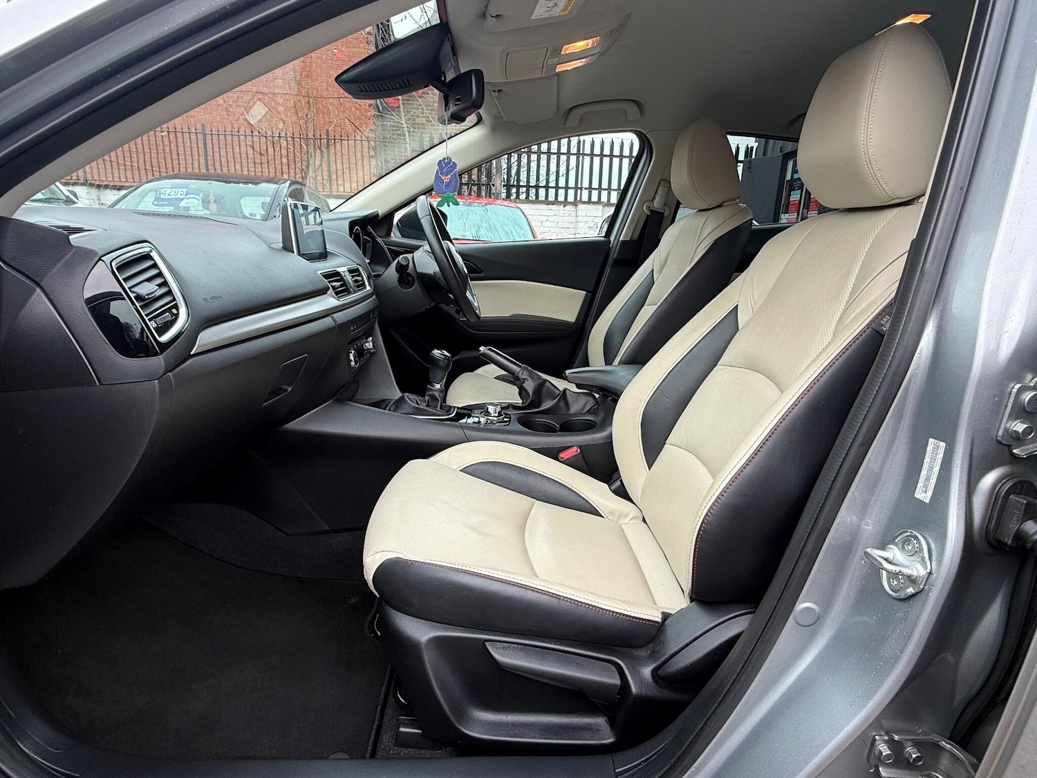 Used Mazda Mazda3 for sale - 77215110: Photo 27