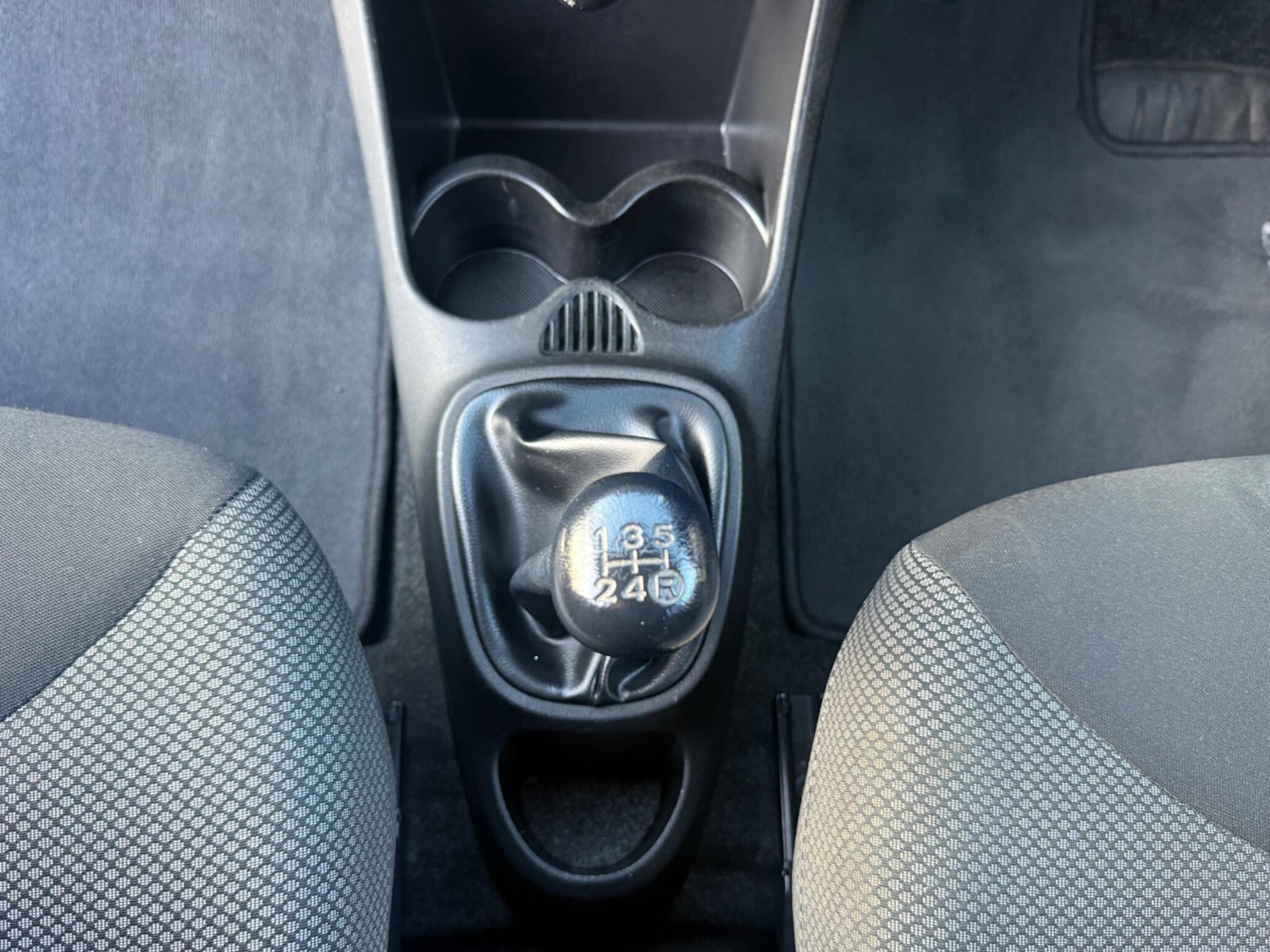 Used Toyota AYGO 2013 for sale - 76780622: Photo 20