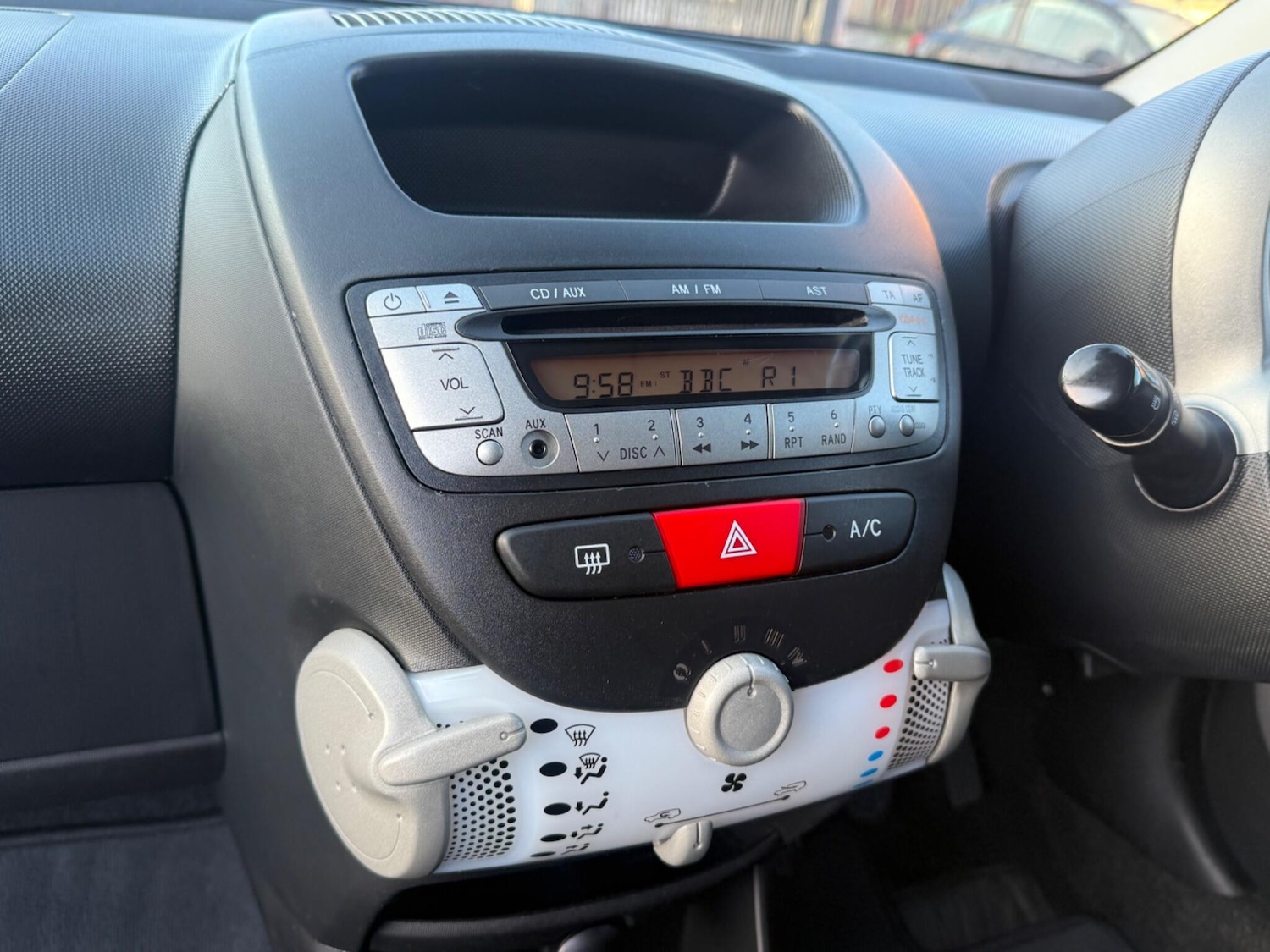 Used Toyota AYGO 2013 for sale - 76780622: Photo 27