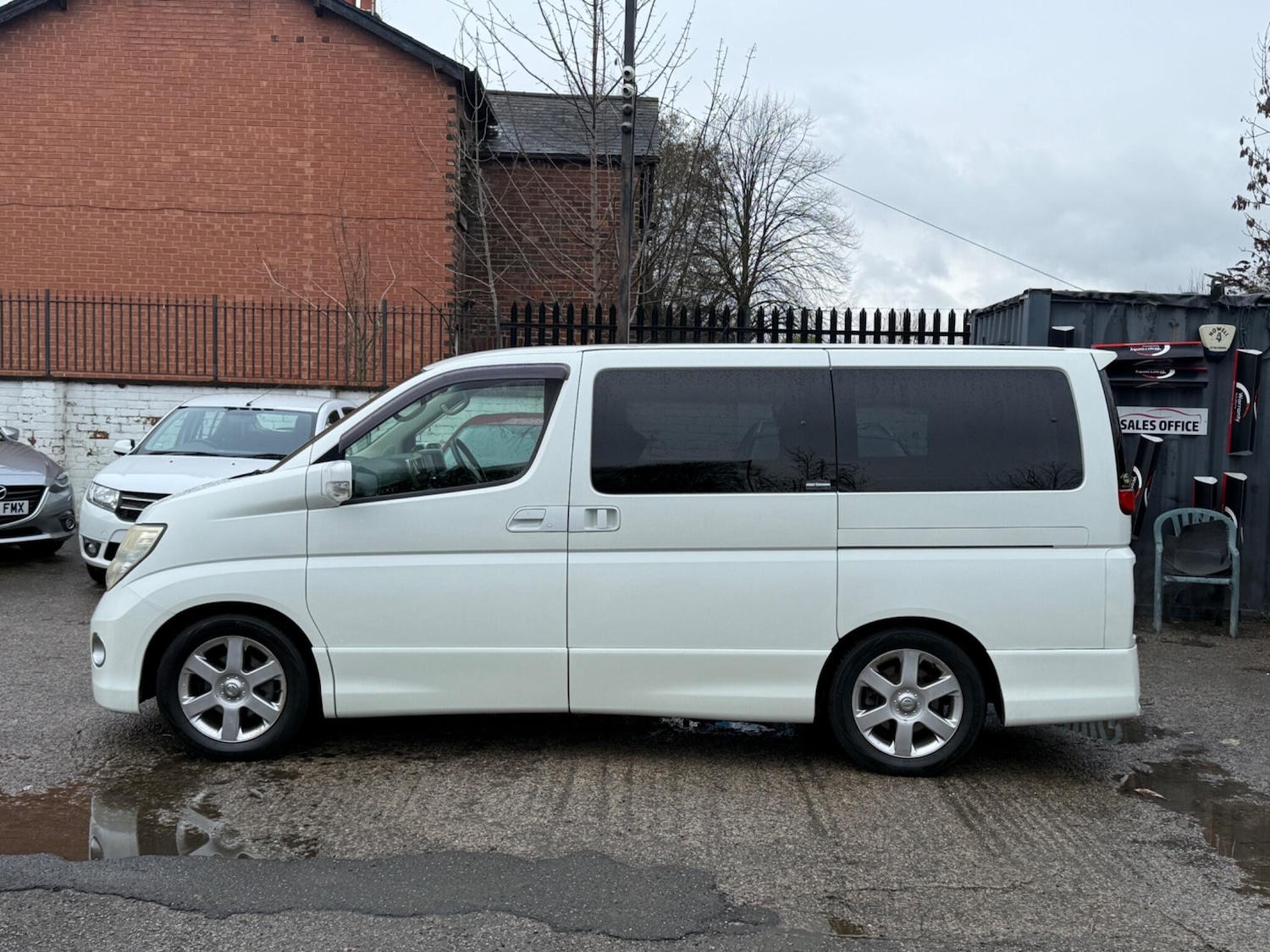 Used Nissan Elgrand 2023 for sale - 77696798: Photo 11