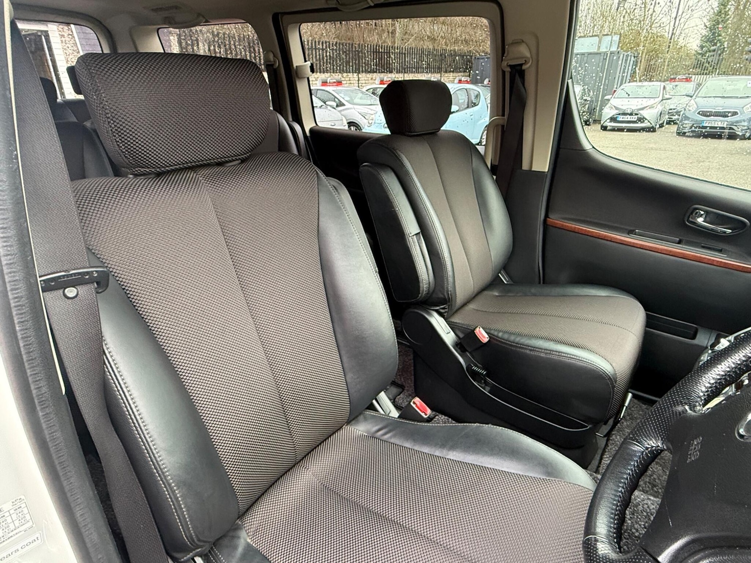 Used Nissan Elgrand 2023 for sale - 77696798: Photo 20