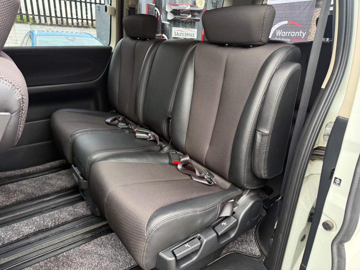 Used Nissan Elgrand 2023 for sale - 77696798: Photo 22