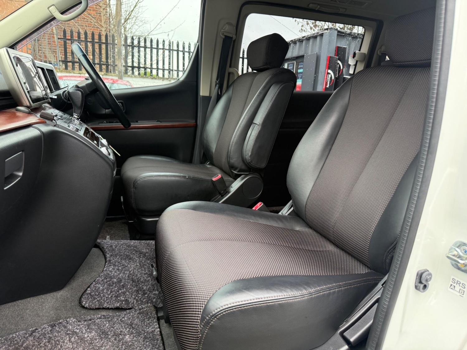 Used Nissan Elgrand 2023 for sale - 77696798: Photo 28