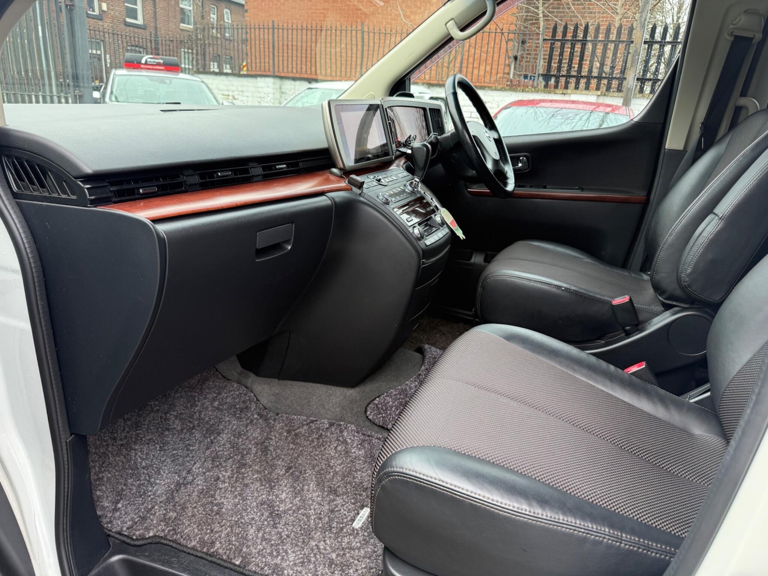 Used Nissan Elgrand 2023 for sale - 77696798: Photo 29