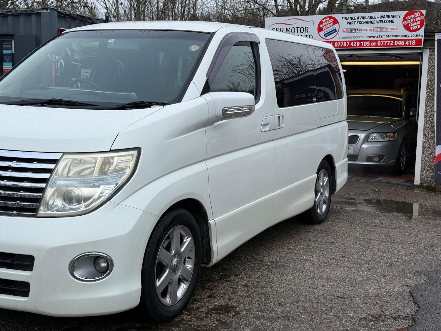 Used Nissan Elgrand 2023 for sale - 77696798: Photo 3