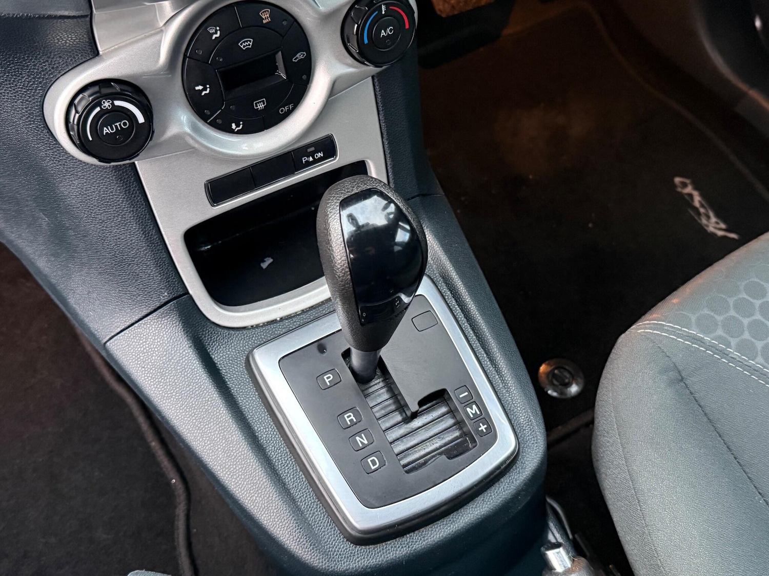 Used Ford Fiesta 2010 for sale - 76913480: Photo 24