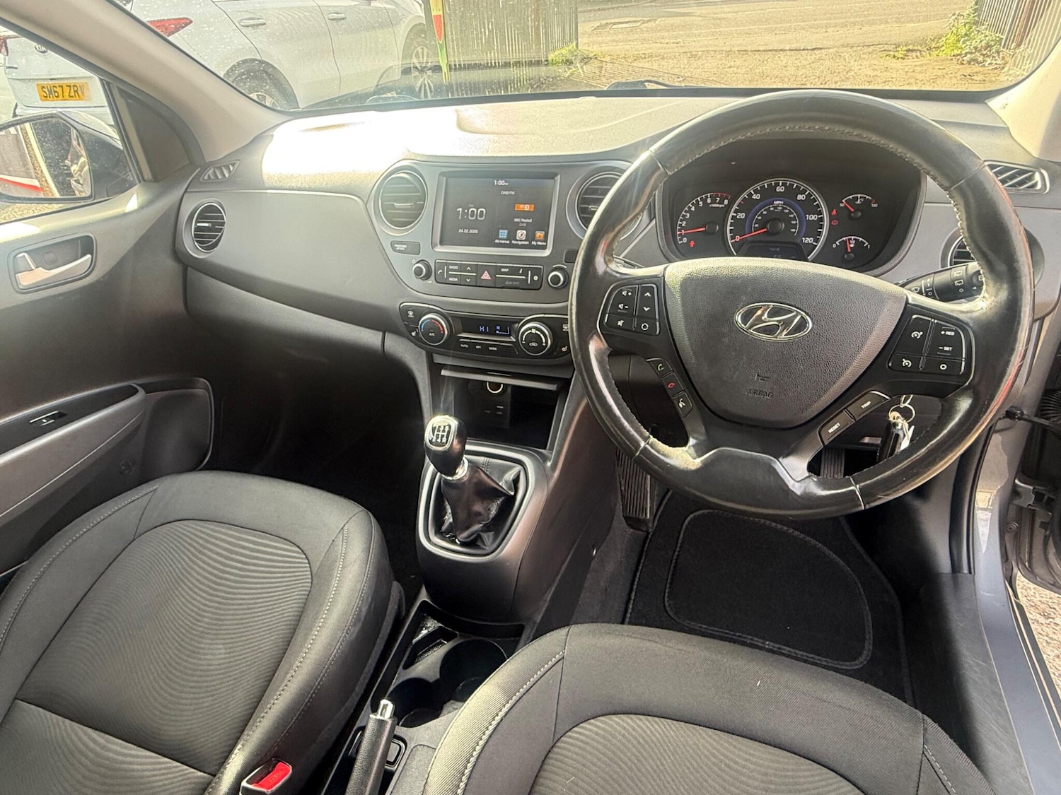 Used Hyundai i10 2017 for sale - 77658721: Photo 18