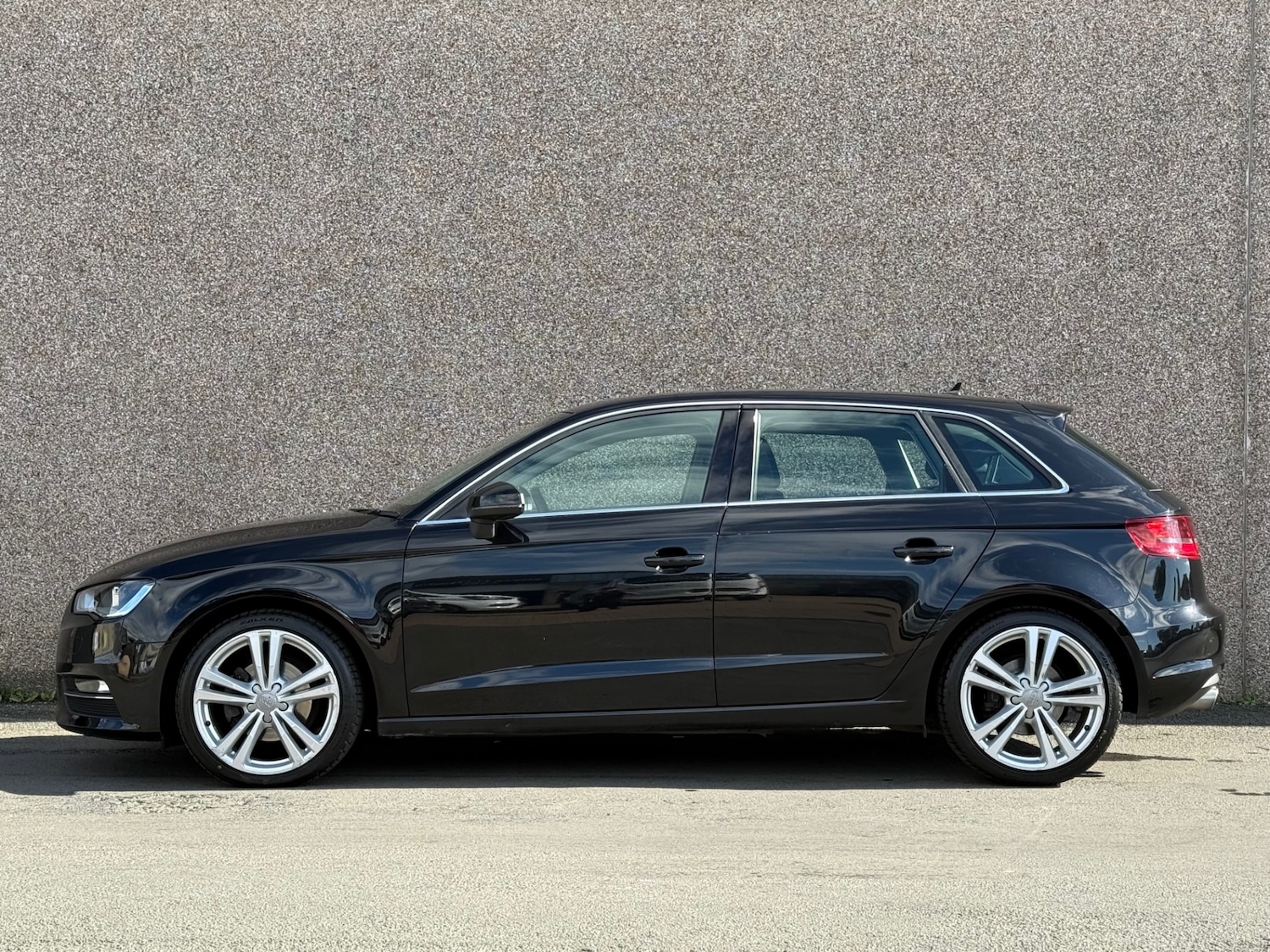 Used Audi A3 2014 for sale - 76030882: Photo 2