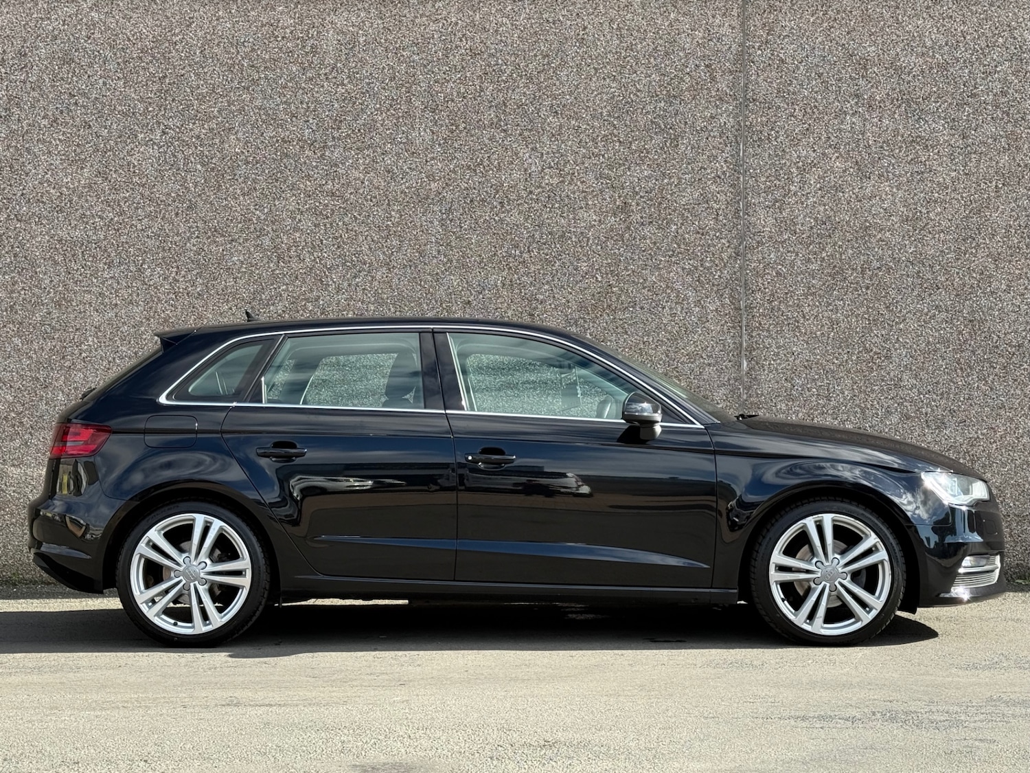 Used Audi A3 2014 for sale - 76030882: Photo 4