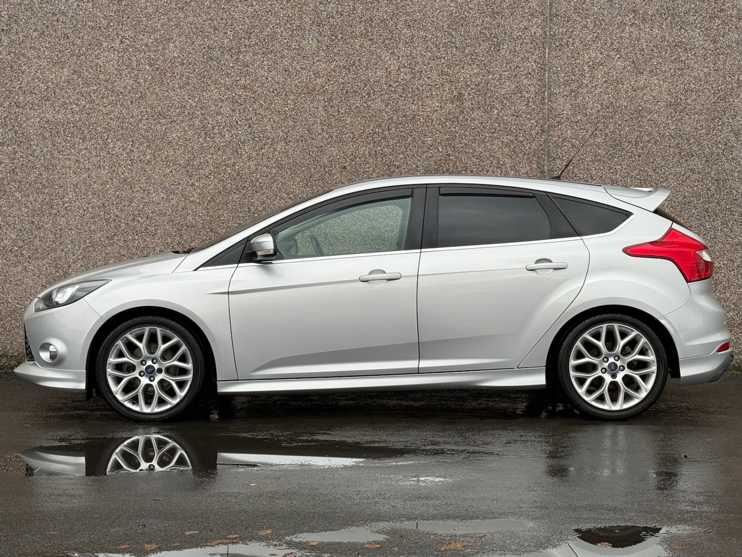 Used Ford Focus 2012 for sale - 76483131: Photo 2