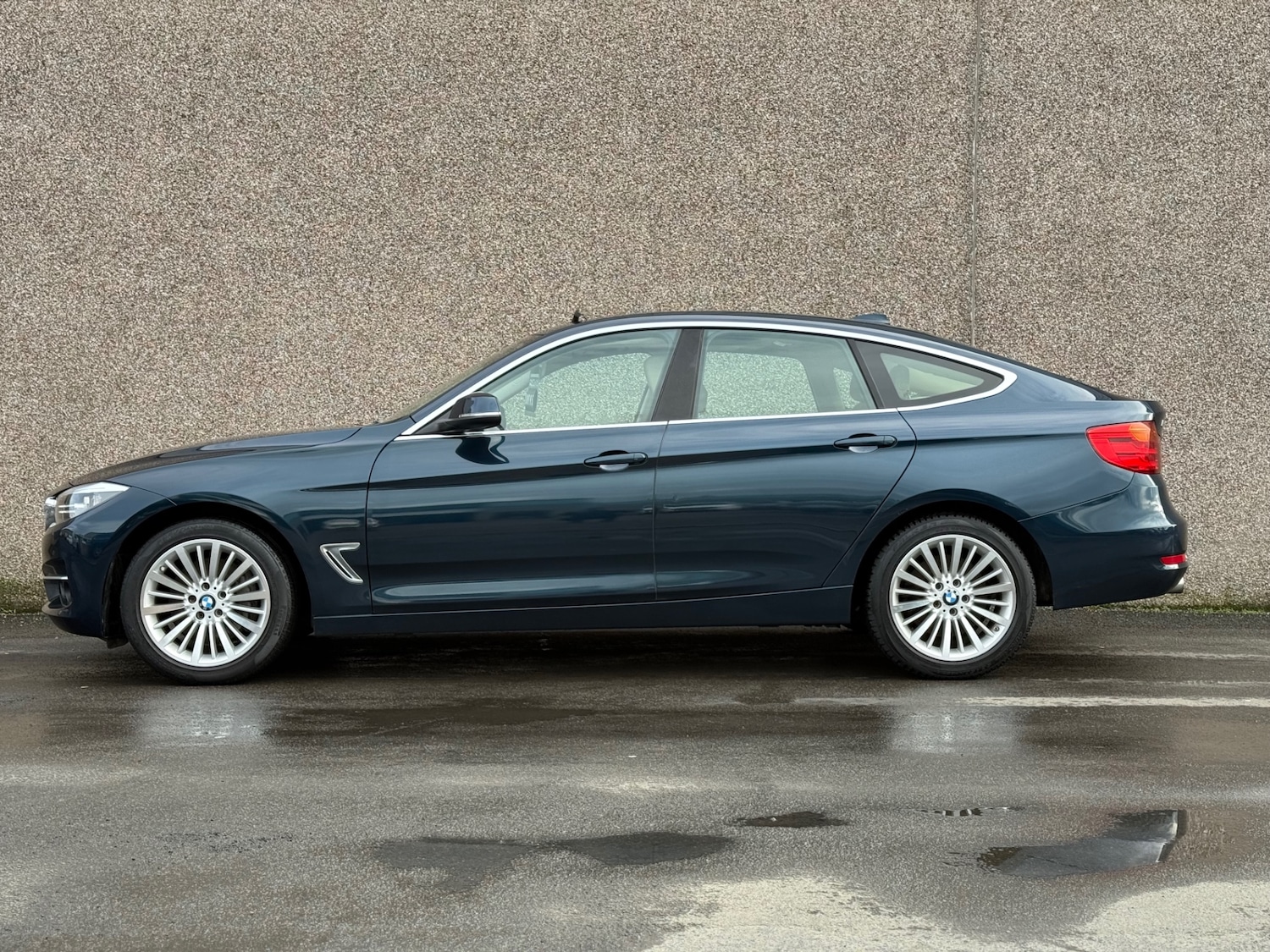 Used BMW 3 Series 2015 for sale - 77650783: Photo 2