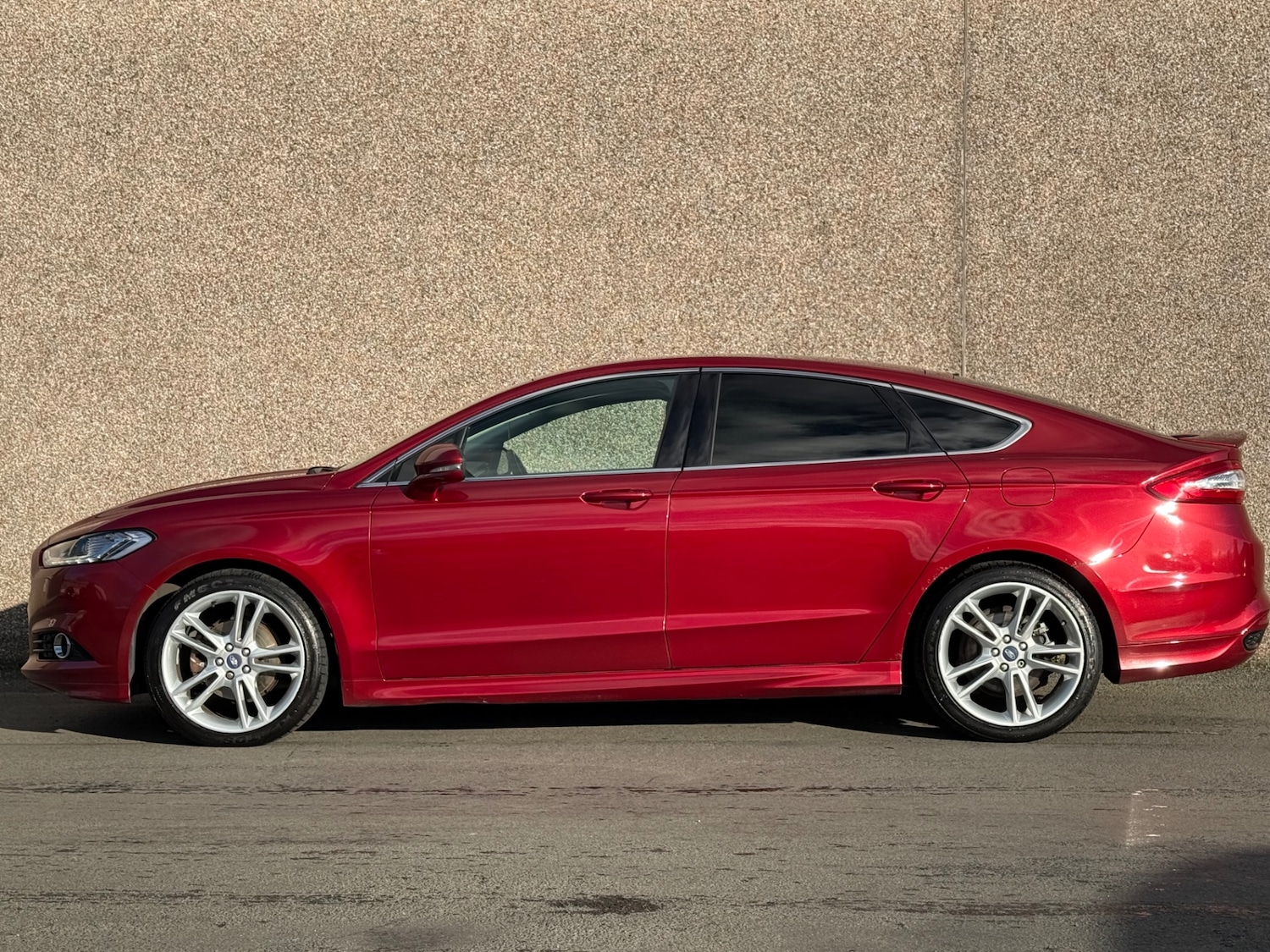 Used Ford Mondeo 2015 for sale - 76375616: Photo 2