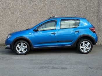 Used Dacia Sandero Stepway 2014 for sale - 79743125: Photo