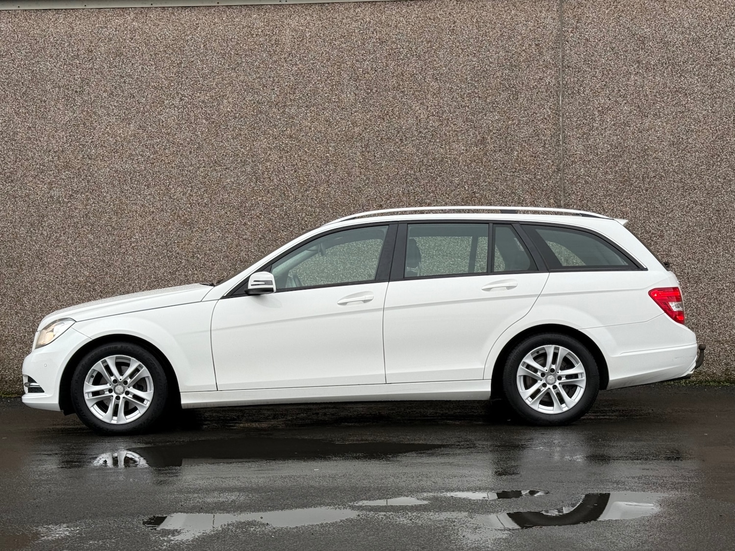 Used Mercedes-Benz C Class 2014 for sale - 76707472: Photo 2