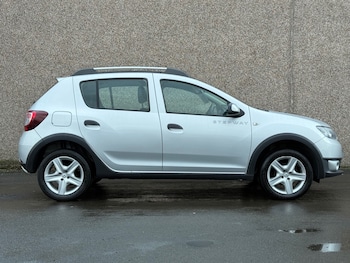 Used Dacia Sandero Stepway 2015 for sale - 77164707: Photo