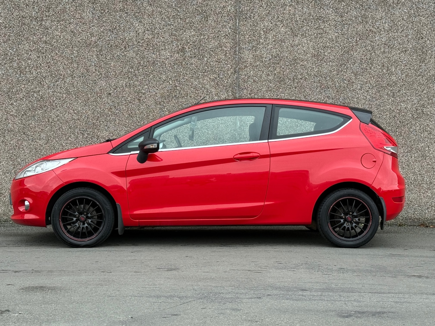 Used Ford Fiesta 2012 for sale - 76165351: Photo 2