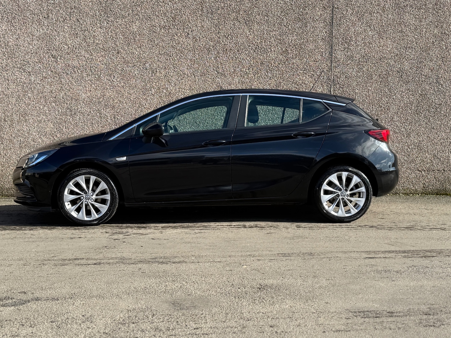 Used Vauxhall Astra 2016 for sale - 77796819: Photo 2