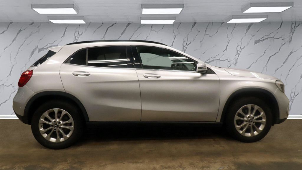 Used Mercedes-Benz GLA 2018 for sale - 77655177: Photo 7