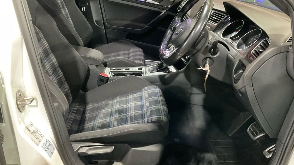 Used Volkswagen Golf 2016 for sale - 77667319: Photo 11