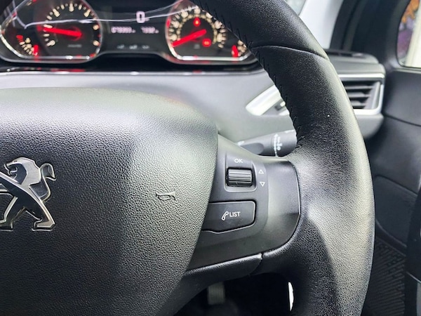 Used Peugeot 208 2014 for sale - 76279603: Photo 22