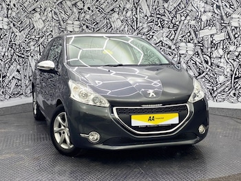 Used Peugeot 208 2014 for sale - 76279603: Photo