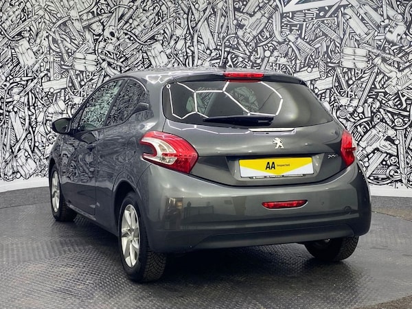 Used Peugeot 208 2014 for sale - 76279603: Photo 9