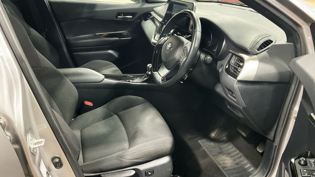 Used Toyota C-HR 2018 for sale - 78154058: Photo 12