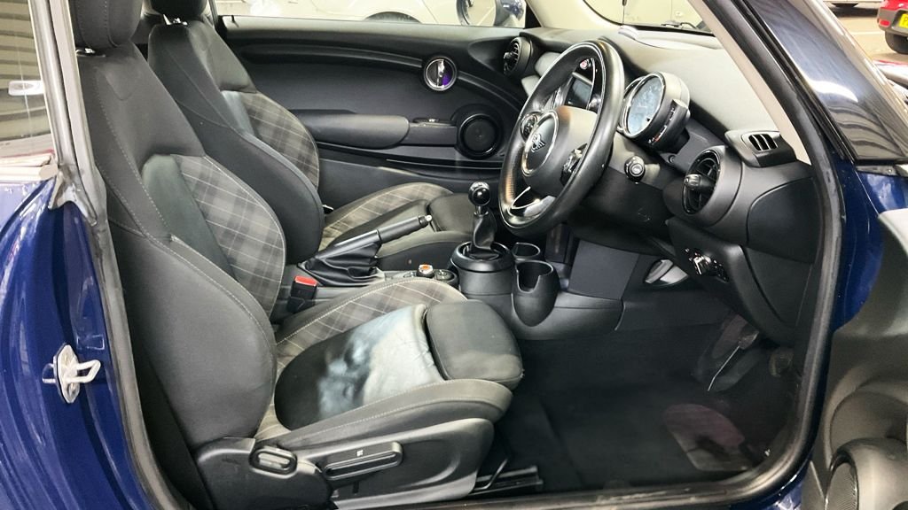 Used MINI Hatch 2019 for sale - 77140176: Photo 9