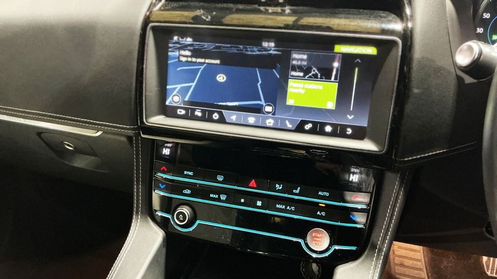 Used Jaguar F-Pace 2019 for sale - 77655377: Photo 10