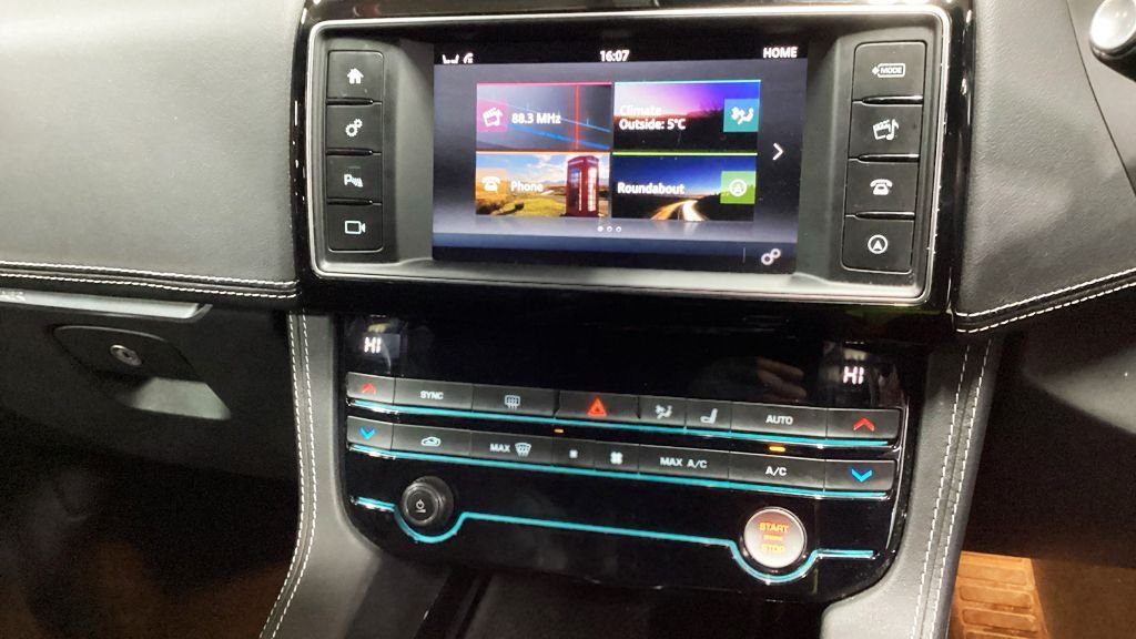 Used Jaguar F-Pace 2018 for sale - 77720434: Photo 9