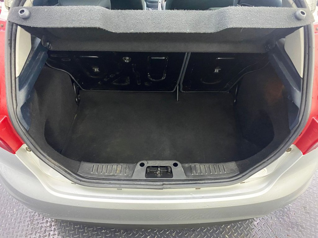Used Ford Fiesta 2010 for sale - 76322993: Photo 24