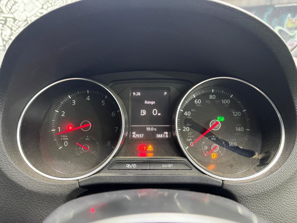 Used Volkswagen Polo 2015 for sale - 76527255: Photo 21