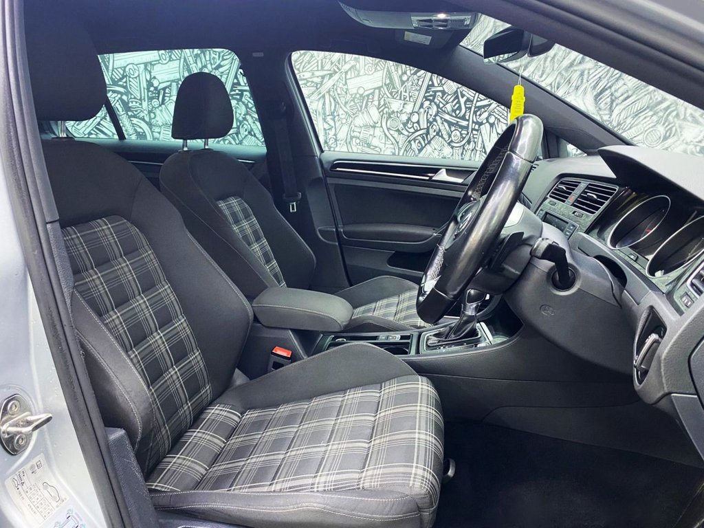 Used Volkswagen Golf 2017 for sale - 77161642: Photo 40