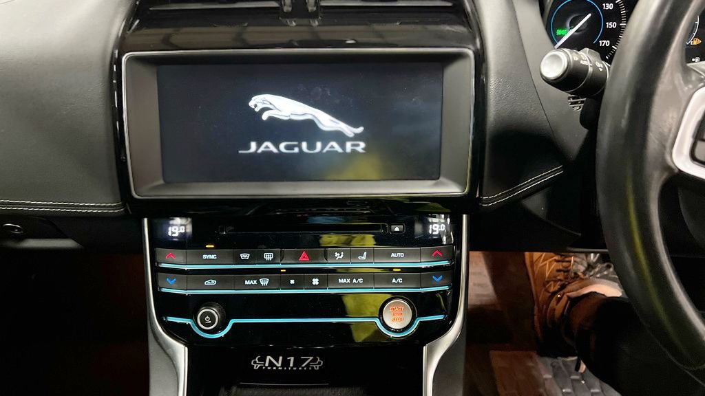 Used Jaguar XE 2019 for sale - 77384044: Photo 8