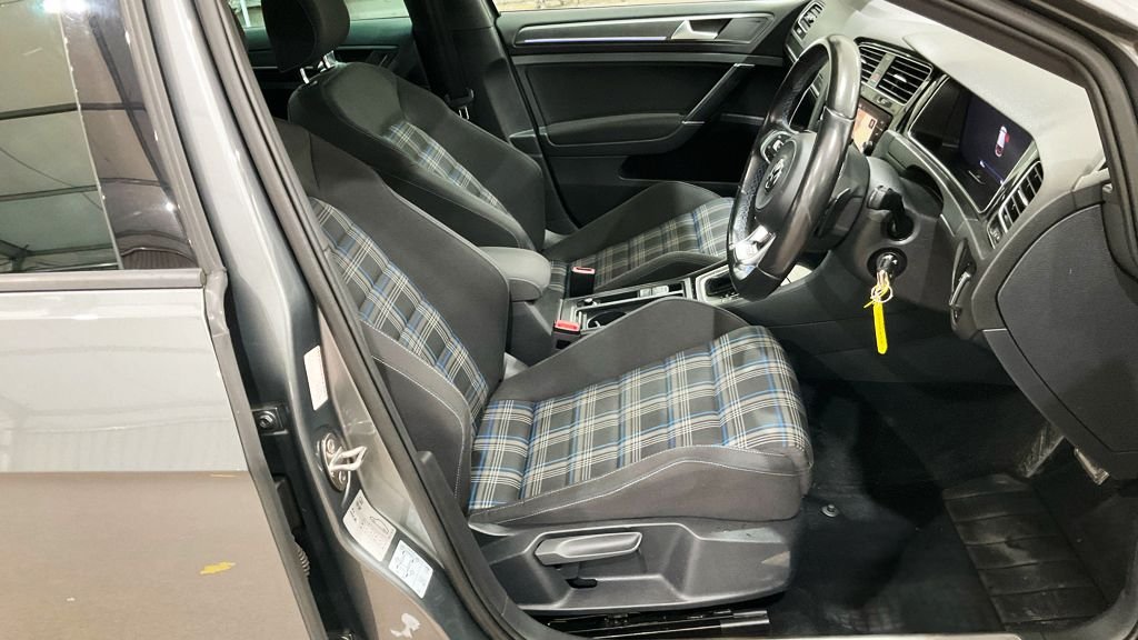 Used Volkswagen Golf 2017 for sale - 76686477: Photo 10