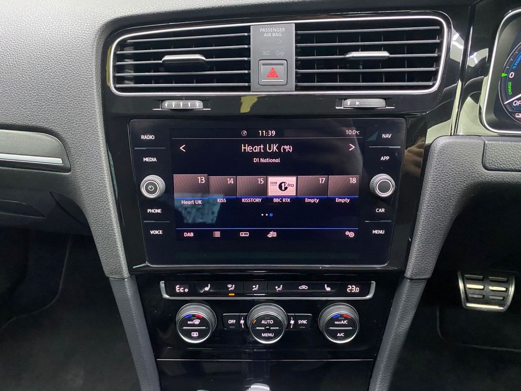 Used Volkswagen Golf 2017 for sale - 76686477: Photo 26