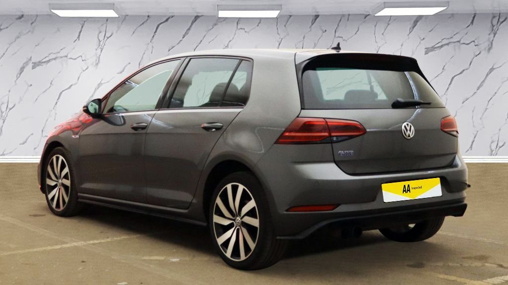 Used Volkswagen Golf 2017 for sale - 76686477: Photo 4