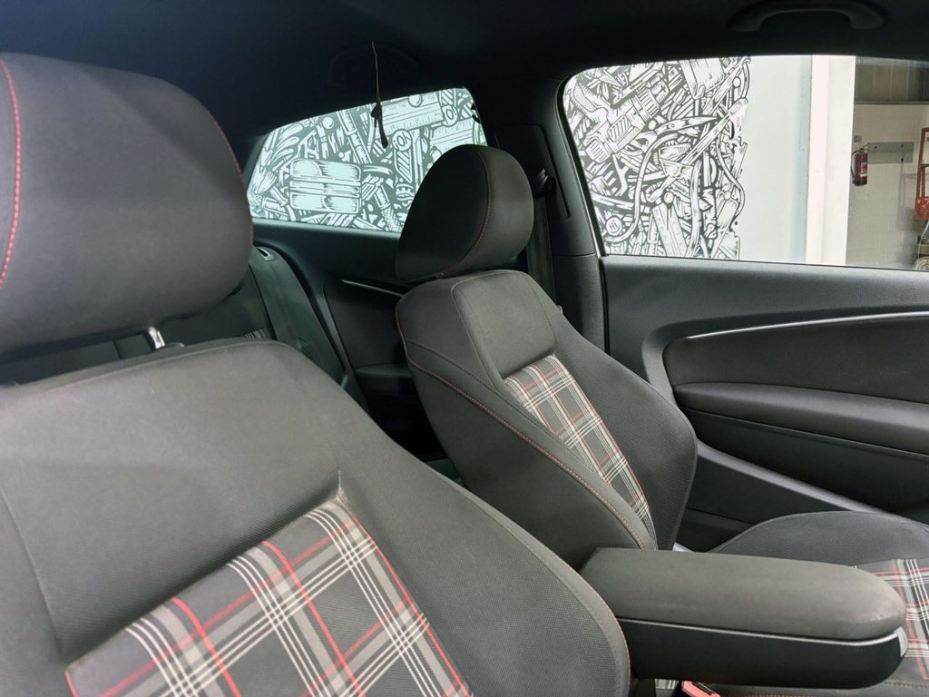 Used Volkswagen Polo 2015 for sale - 76323271: Photo 24