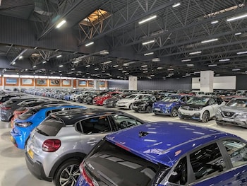 Used Jaguar F-Pace 2018 for sale - 77341692: Photo