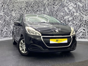 Used Peugeot 208 2015 for sale - 76509612: Photo