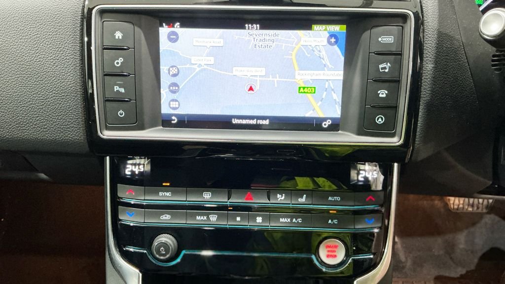 Used Jaguar XE 2017 for sale - 77384379: Photo 10