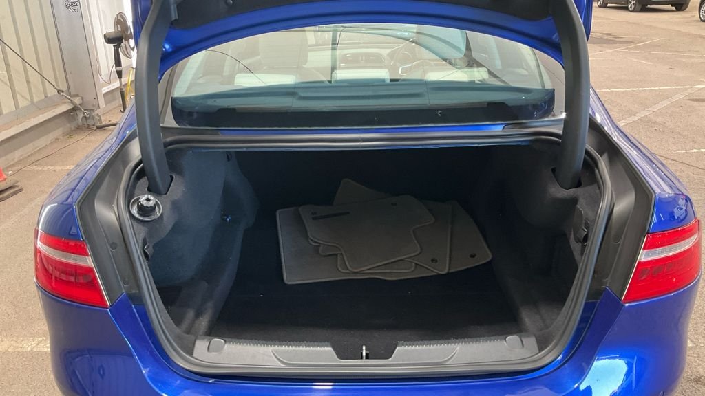 Used Jaguar XE 2018 for sale - 76092768: Photo 11