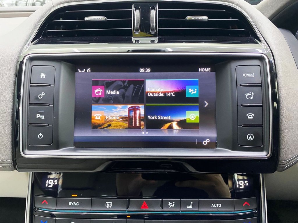 Used Jaguar XE 2018 for sale - 76092768: Photo 17