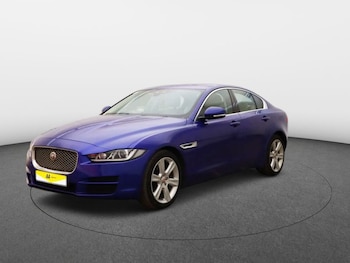 Used Jaguar XE 2018 for sale - 76092768: Photo 2