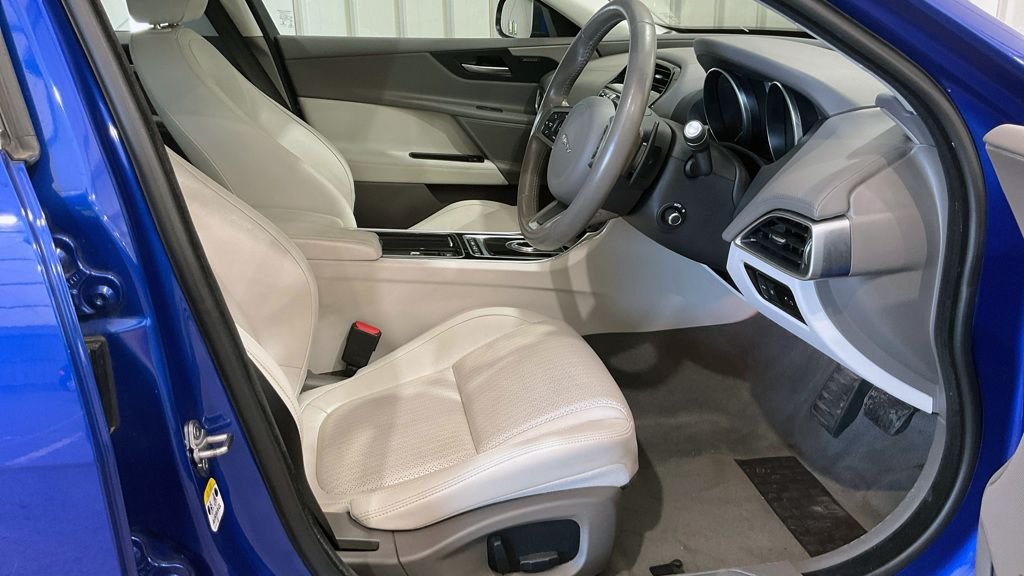 Used Jaguar XE 2018 for sale - 76092768: Photo 9